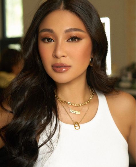 Nadine Lustre Makeup, Filipina Makeup, Graduation Look Makeup, Make Up For Graduation, Graduation Look, Graduation Makeup, Nadine Lustre, Graduation Hairstyles, Makeup Goals