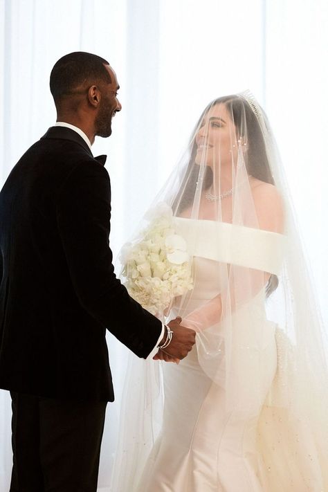 Veil Covering Face, Mona Kattan, Veil Over Face, White Flowers Bouquet, White Flower Bouquet, Look Of Love, Tulle Veil, Intimate Ceremony, Tulle Veils