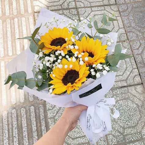 Sunflower Bouquet Simple, 3 Sunflower Bouquet, Simple Sunflower Bouquet, Mini Sunflower Bouquet, Sun Flower Bouquet Gift, Sunflower Bouquet Aesthetic, Simple Sunflower Bouquet Gift, Birthday Flowers Bouquet Sunflowers, Single Flower Bouquet