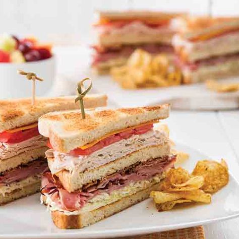 Now those are some double-decker club sandwiches! Hot And Cold Sandwiches, Double Decker Sandwich, Double Decker Sandwich Recipes, Multi Decker Sandwiches, Amazing Sandwiches, Cold Sandwich Recipes, Club Sandwiches, Club Sandwich Recipes, Sandwich Wraps Recipes