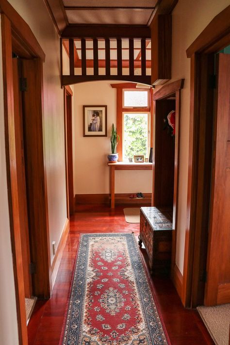 Hallway in the old house in Waipukurau, NZ ....... Old House Hallway, Old House Entryway, Old Hallway, 90s House, Diy Space Saving, Cosy House, Edwardian House, House Inside, Modern Diy