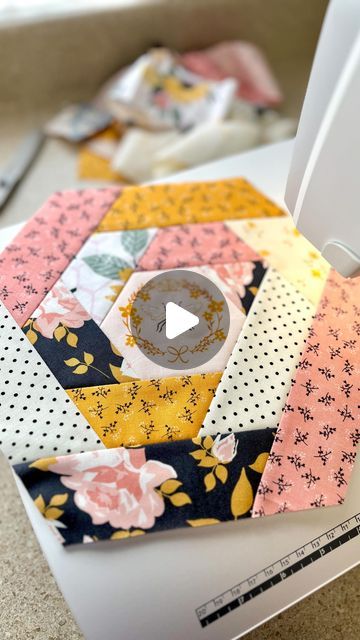 Hexagon Projects, Hexagon Sewing Projects, Quilt As You Go Blocks, Hexagon Quilt Ideas, How To Quilt A Hexagon Quilt, Quilt As You Go Hexagons, How To Sew A Hexagon Quilt, Sewing Hexagons Together, How To Make Hexagons For Quilting