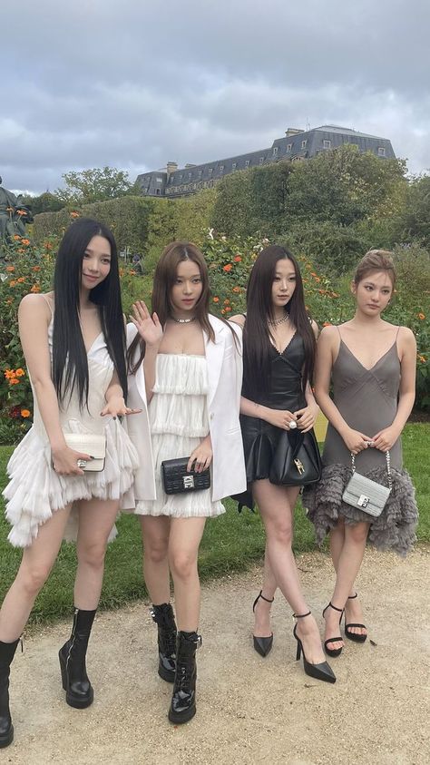 [221002] aespa for Paris Fashion Week | #aespa #에스파 #エスパ K Pop Idol, Black Mamba, Kpop Outfits, Kpop Girl Groups, K Idols, Twitter Search, Pop Group, Classy Outfits, South Korean Girls