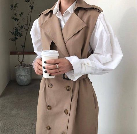 𝑻𝒂𝒌𝒆 𝒎𝒆 𝒉𝒊𝒈𝒉𝒆𝒓 ❤️❤️❤️ . . . 𝑽𝒊? Sarafon Style, Trench Vest Outfit, Long Waistcoat Outfit, Urbanic Outfit, Coat Vest Outfits, Sleeveless Trench Coat Outfits, Ootd Office, Waistcoat Outfit, Sleeveless Trench Coat