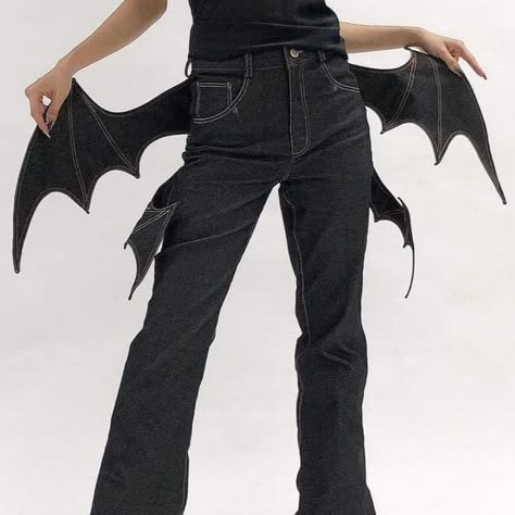 doesn't have to stick out, but I like the idea of bat wings on clothing. Maybe jacket W/bat wings? Bat Wing, Alt Fashion, Cool Fits, Edgy Outfits, Character Outfits, Mode Inspiration, Dream Clothes, Bat Wings, Costume Design