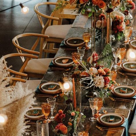 Caitlin | Bay Area and Bend Wedding Planner on Instagram: "Still can’t believe how beautifully this high desert sunset wedding came together at Brasada Ranch. It was everything our beautiful region has to offer & the most perfect weekend celebrating T&J! Thank you to the absolutely MASSIVE team of vendors! Planning & design: @caitlinmcdonaldevents Photo/Video: @gallivanphoto Venue: @brasadaweddings | @brasadaranch Florals: @summerrobbinsflowers Cactus: @somewhere_thats_green Tumbleweed & L Desert Sunset Wedding, Brasada Ranch, Bend Wedding, High Desert, Desert Sunset, Sunset Wedding, Dress Cake, Plan Design, Bay Area