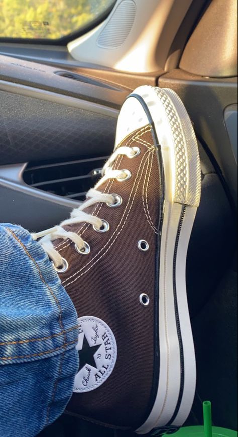 Dark Root Converse, Dark Brown Converse, Brown Converse Outfit, Boty Converse, Cute Converse Shoes, Converse 70s, Converse Aesthetic, Brown Converse, Converse Classic