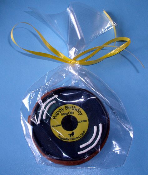 record cookie favor                                                                                                                                                                                 More Soul Train Themed Party, Cake Train, 70s Themed Birthday Party, Motown Party, Soul Train Party, Grease Party, 70s Party Theme, Sock Hop Party, 70s Theme Party