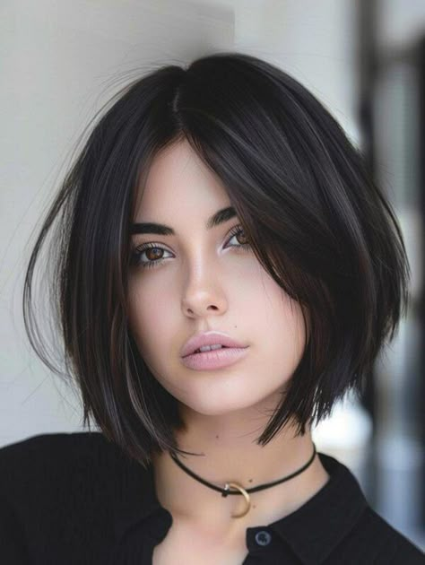 Stylish Graduated Bob Haircuts to Transform Your Look Graduated Bob Haircuts, Asymmetrical Bob Haircuts, Graduated Bob, Bob Haircut Curly, Haircuts For Medium Length Hair, Layered Bob Haircuts, Blonde Bob Hairstyles, Chin Length Hair, Hairdos For Short Hair