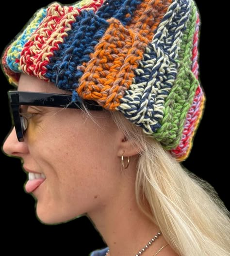 Scrap Beanie, Crotchet Beanies, Scrap Yarn Crochet, Crochet Beanie Pattern, Crochet Winter, Diy Crochet Projects, Crochet Beanie, Crochet Hat, Crochet Accessories