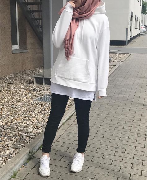 betulxycl Dresses Casual Modest, Stile Hijab, Street Hijab Fashion, Modern Hijab Fashion, Hijab Style Casual, Hijab Look, Casual Hijab Outfit, Casual Hijab, Hijabi Outfits Casual