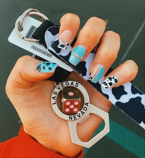 Turquoise Western Nails, Western Themed Nails, Cowgirl Nails Westerns, Short Western Nails, Western Nail Ideas, Country Nail Designs, Nails Cow Print, Cowgirl Nails, Tattoo Western