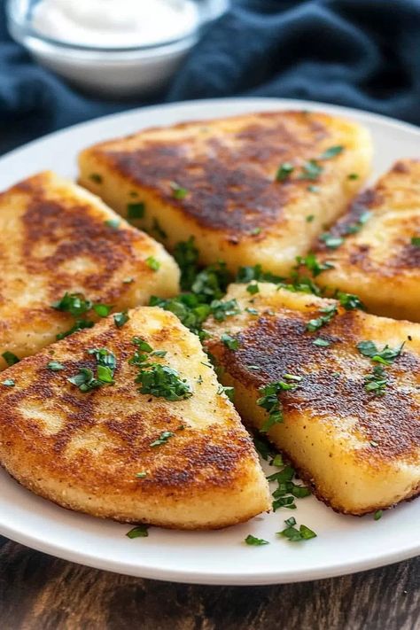 Irish Potato Farls Recipe Irish Potato Farls, Farls Recipe, Potato Farls, Irish Potato Bread, Irish Potato, Irish Potatoes, Brazilian Recipes, Duck Breast, Dessert Smoothie