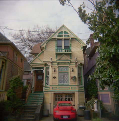 Portland Oregon Portland Oregon Houses, Oregon Architecture, Oregon Houses, Portland Homes, Pretty Cities, Oregon Style, Portland Style, Oregon House, Victorian Exterior