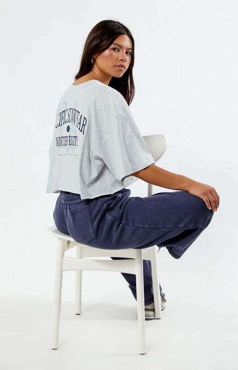 Off The Shoulder Graphic Tee, Cropped Tee Outfit, Off The Shoulder T Shirt, Pacsun Outfits, Long Sleeve Shirt Outfits, Baggy Sweatshirt, Oversize Tshirt Outfits, College Clothes, Pacific Sunwear