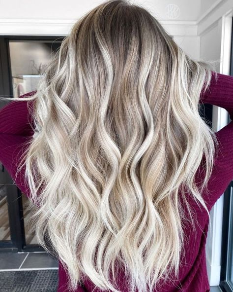 Sparkly Bright Blonde Balayage Hair Blonde Balayage Hair, Platinum Blonde Balayage, Bright Blonde Hair, Blonde Balayage Highlights, Blonde Tips, Ash Blonde Balayage, Blond Balayage, Balayage Blonde, Dirty Blonde Hair