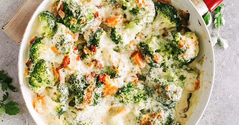 chicken-alfredo-broccoli Broccoli And Cheese Casserole, The Galveston Diet, Galveston Diet, Creamy Broccoli, Bacon Recipe, Resep Diet, Cheese Casserole, Skillet Meals, Chicken Alfredo