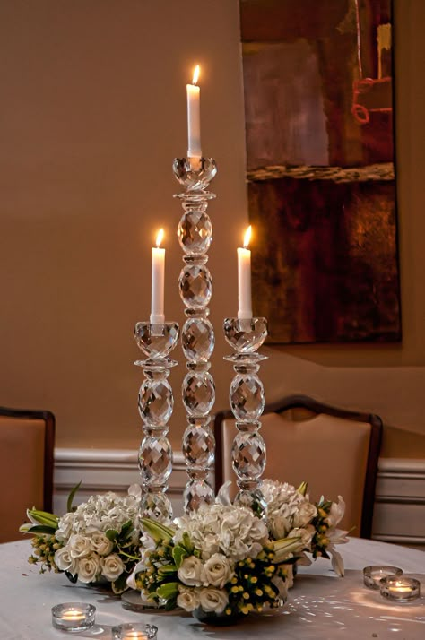 Stunning crystal candlesticks Nice Homes, Romantic Candles, Candle Glow, Crystal Candlesticks, Flower Centerpieces Wedding, Vintage Inspired Wedding, Candle Centerpieces, Table Arrangements, Beautiful Candles