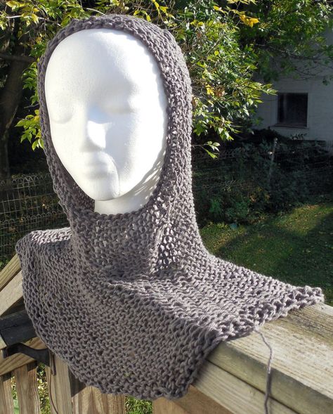 Free Knitting Pattern for Chain Mail Cowl and Hood Cowl Patterns, Chainmail Patterns, Princess Crafts, Yarn Creations, Medieval Party, Crochet Hood, Hood Pattern, Loom Craft, Knight Costume