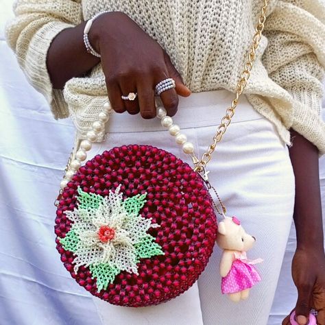 Round beaded bag Round Beaded Bag, Beaded Circle, Beads Bag, Hand Beaded Bag, Bead Bag, Diy Clutch, Circle Bag, Yarn Bag, Beaded Boxes