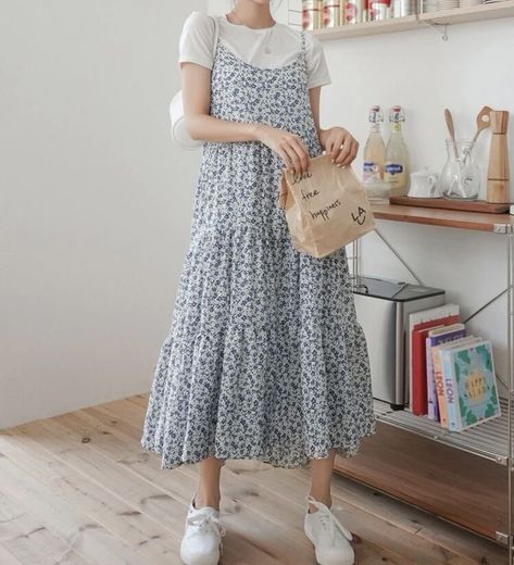 Cami Dress Outfit, Floral Dress Outfits, Casual Day Outfits, Quick Outfits, Ditsy Floral Print, Floral Dresses Long, Easy Trendy Outfits, Long Dress Casual, Modest Fashion Outfits