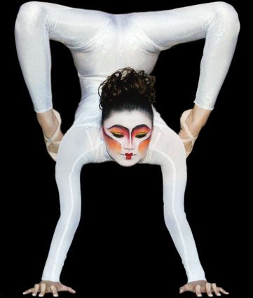 Contortionist Makeup, Contortionist Outfit, Contortionist Aesthetic, Body Contortion, Contortionist Costume, Contortionist Poses, Circus Contortionist, Contortion Poses, Clown Photoshoot