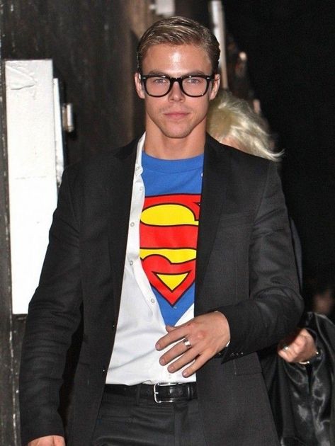 Clark Kent Costume, Diy Fantasia, Superman Costumes, Diy Kostüm, Holloween Costume, Celebrity Halloween Costumes, Derek Hough, Diy Halloween Costume, Easy Costumes