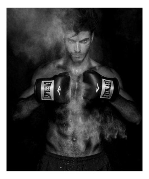 Gui Fedrizzi by David Benoliel Grad Photoshoot, Men Photoshoot, Fashion Art Photography, Star Trek Voyager, Male Fashion Trends, Fitness Photography, Male Magazine, Photo Series, Boxing Gloves