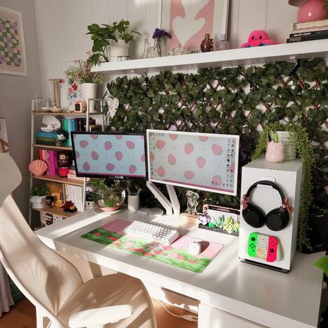 Floral Gaming Setup, Dual Monitor Setup Aesthetic, Pink And Green Setup, Wfh Desk Setup Dual Monitor, Pink And Green Gaming Setup, Dual Monitor Setup Home Office Ideas, Two Monitor Desk Setup Office, Pink Home Office, Computer Aesthetic