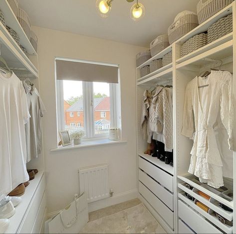 Spare Bedroom Dressing Room Ideas, Spare Room Walk In Closet, Ikea Dressing Room, Small Spare Room, Spare Bedroom Closets, Small Dressing Rooms, Wardrobe Boxes, Home Backyard, Dressing Room Decor