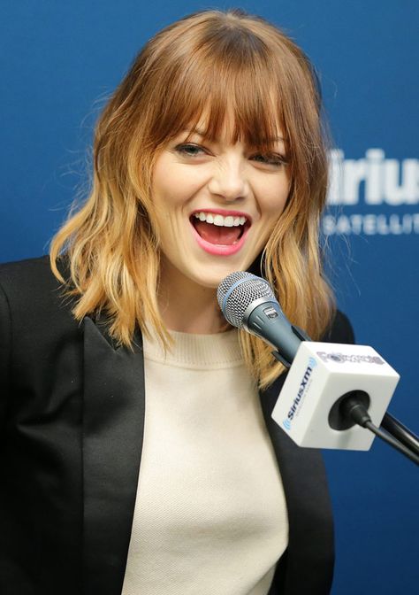 Hair color Emma Stone 2014, Emma Stone Bangs, Celebrity Bangs, Red Hair With Bangs, Emma Stone Hair, Hair Styles 2014, Red Ombre, Celebrity Beauty, Hair Color Balayage