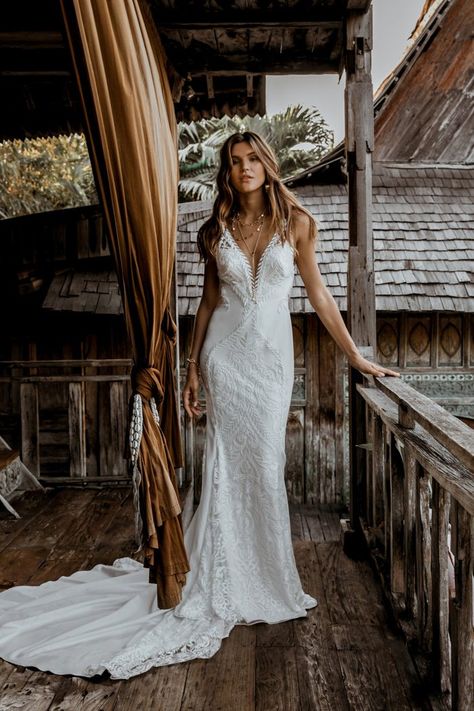 Lovers Society, Romantic Bride, Bohemian Bride, Brides Wedding Dress, Long Sleeve Wedding, Junebug Weddings, Fall 2018, Boho Wedding Dress, Beach Wedding Dress