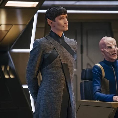 ❤️ Star Trek Discovery. Sarek. Star Trek Vulcans, Sarek Star Trek, Vulcan Fashion, Planet Vulcan, Star Trek Vulcan, Star Trek Outfits, Vulcan Star Trek, Star Trek Fashion, Futuristic Clothes