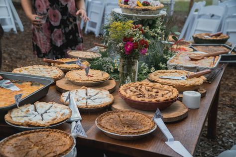 Pie Table Wedding, Wedding Pie Table, Pie Bar Wedding, Wedding Pies, Autumn Pie, Pie Table, Wedding Pie, Fall Pies, Pie Party