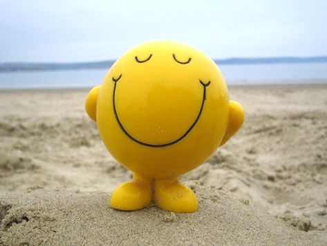 BEACH SMILEy Quote Positive, Ways To Be Happier, Gurbani Quotes, Quote Happy, Happy Faces, Blessed Life, Life Quotes Love, Smiley Faces, Positive Quote