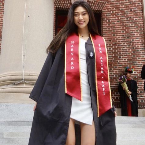 Nadine Lee Study, Lee Nadine, Ivy Look, Top Student, Dream School, Graduation Outfit, Graduation Pictures, Study Motivation, Role Models