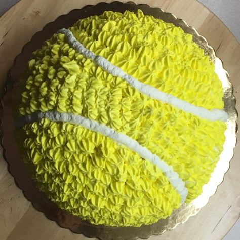 Tennis Cookie Cake, Tennis Cake Ideas Birthdays, Tennis Theme Cake, Tennis Birthday Cake, Tennis Cakes, Tennis Ball Cake, Sports Desserts, Tennis Birthday Party, Tennis Cake