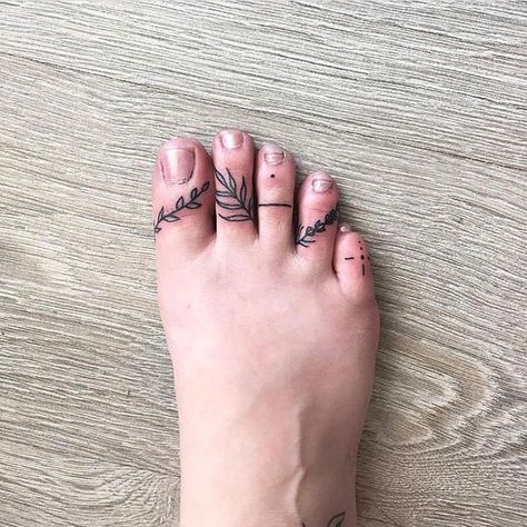 Toe Ring Tattoos, Toe Tattoos, Wrist Tattoo Cover Up, Stick Poke Tattoo, Knuckle Tattoos, Tattoos Skull, Stylist Tattoos, Poke Tattoo, Diy Tattoo