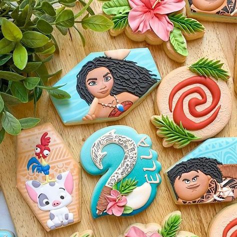 Moana Decorated Cookies, Moana Sugar Cookies Decorated, Moana Cookies Decorated, Moana Sugar Cookies, Edible Cupcakes, Moana Cookies, Decorative Desserts, Moana Birthday Party Theme, Cookie Countess