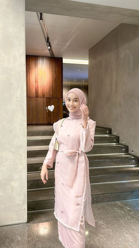 Lebaran Outfit, Model Dress Kebaya, Dress Muslim Modern, Kondangan Outfit, Kebaya Modern Dress, Rok Outfit, Hijab Dress Party, Match Outfits, Wife Style