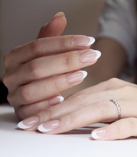 ━ 𝐡𝐚𝐳𝐞𝐥 ☻ Acrylic Nails Natural, Oval Acrylic Nails, Oval Nails Designs, Classy Nail Art Ideas, Wedding Acrylic Nails, Almond Nails French, French Tip Nail Designs, French Nail Art, French Nail Designs