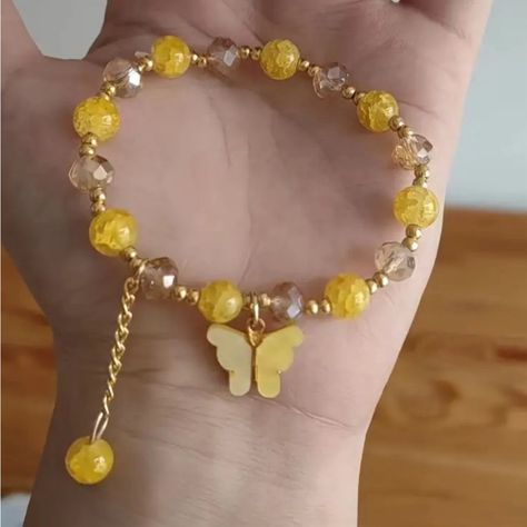 1pc Cute Colorful Glass Beaded Bracelet With Butterfly Charm, Holiday Gift For Girls Charm Bracelet Inspiration, Yellow Bracelet Beads, Yellow Beaded Bracelets, Charm Bracelet Ideas, Aesthetic Beads, Pulseras Aesthetic, Charm Bracelet Diy, Beaded Chain Bracelet, Glass Beads Bracelet