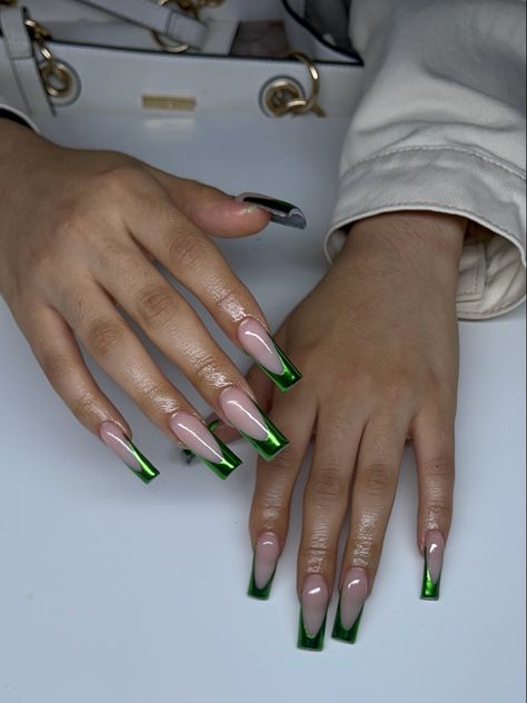 Feid Concert Nails Ideas, Green Chrome Square Nails, March Chrome Nails, Matalic Nails Acrylic Green, Mardi Gras Acrylic Nails, Concert Nails Acrylic, Green Chrome Tips, Ferxxo Nails Ideas, Metallic Green French Tip Nails