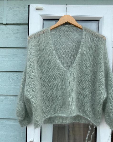 Hand Knitted Sweaters For Women, Mohair Jumpers, Pullovers Outfit, Oversize Pullover, Pullover Mode, Mohair Knit, Oversize Knit, Oversized Knitted Sweaters, Hand Knitted Sweaters