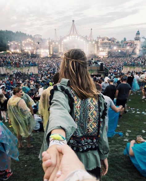 Coachella Couple Outfits, Rave Couple Outfits, Rave Pictures, Rave Couple, Edm Aesthetic, Rave Photography, Music Festival Aesthetic, Couples Music, Krewella