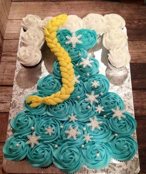 Frozen 3rd Birthday, Frozen Birthday Party Cake, Pastel Frozen, Elsa Cake, Frozen Cupcakes, Frozen Bday Party, Pull Apart Cake, Birthday Baking, Pull Apart Cupcakes