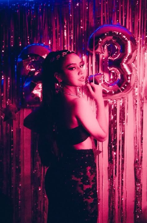 Birthday Photoshoot Euphoria, Euphoria Birthday Photoshoot Ideas, Euphoria Birthday Photoshoot, Party Photoshoot Aesthetic, Euphoria Photoshoot Ideas, Euphoria Themed Photoshoot, Euphoria Bday Party, 21st Birthday Aesthetic, Euphoria Photoshoot