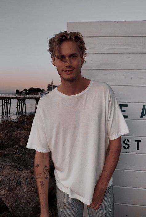 Small Tattoo Placement Men, Bleached Hair Men, Neels Visser, Nikolai Lantsov, Small Tattoo Placement, Rose Tattoos For Men, Geniale Tattoos, Cool Small Tattoos, Small Tattoos For Guys