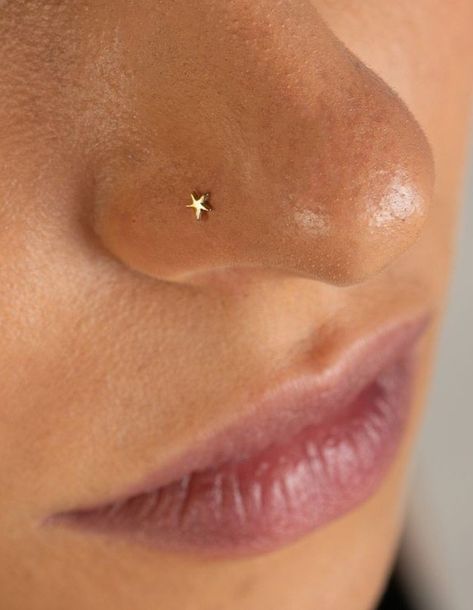 Nose Piercing Minimalist, Cute Simple Nose Piercings, Nose Piercing Dainty, Sun Nose Piercing, Classy Nose Piercing, Little Nose Piercing, Gold Stud Nose Piercing, Cute Nose Piercing Jewelry, Aesthetic Nose Piercing Stud