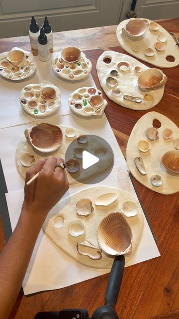 jelly seashells on Instagram: "grateful 🩵 tutorial coming soon. love you all.   #seashells #smallbusiness #painting" Shell Paint Pallet, Seashell Paint Palette, Painted Seashells Ideas, Seashell Palette, Ceramics Palette, Painted Sea Shells Ideas, Shell Palette, Shell Painting Ideas, Seashell Ideas